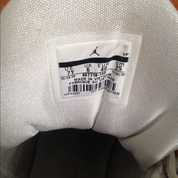 Boys Jordan's - Picture 2 of 2